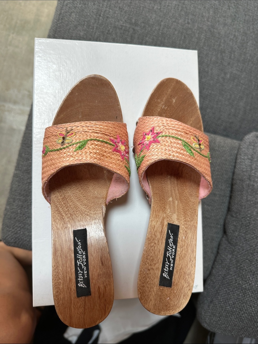 Betsey Johnson Pink Embroidered Woven Slide Mules - Picture 2 of 4